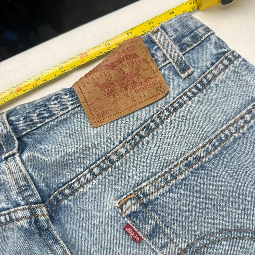 Levis 550 Jeans Mens 34x32 Blue Light Wash Relaxed Tapered Denim Zip Fly Casual